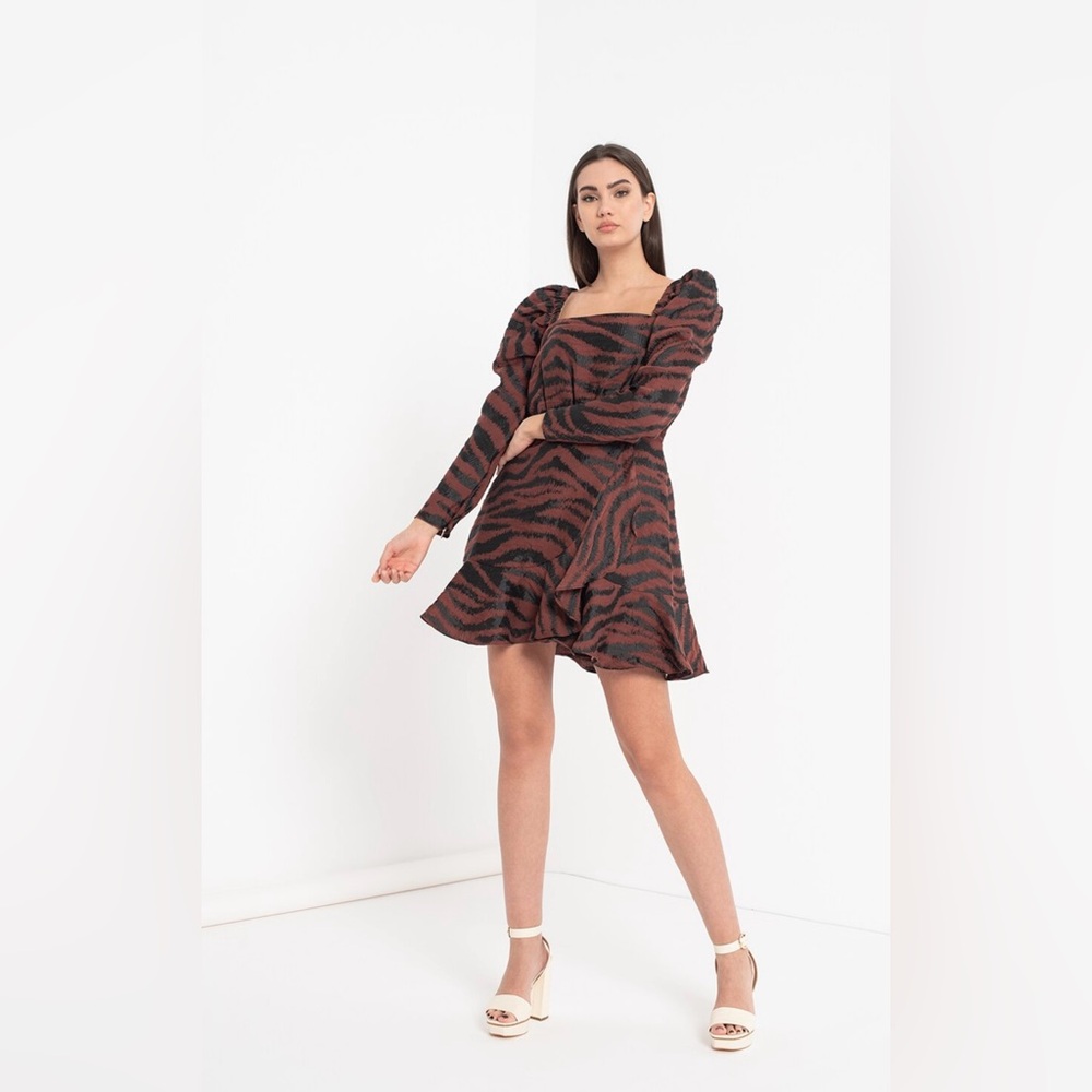 Ted Baker Brodii Exaggerated
Shoulder Mini Dress
Worn once 🔥